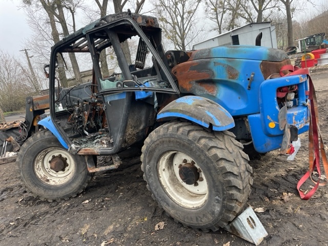 New holland LM410 - LM420 - LM435 - Teleskopinis krautuvas: foto 2 New holland LM410 - LM420 - LM435 - Teleskopinis krautuvas: foto 2