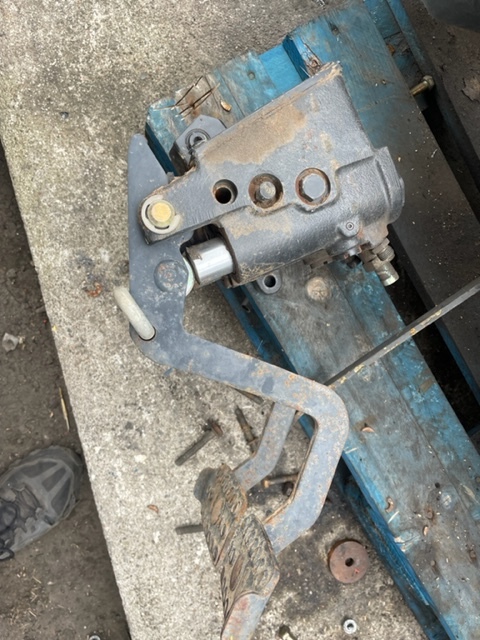 Pompa hamulcowa john deere L110195 - Stabdžių dalys - Žemės ūkio technika: foto 1 Pompa hamulcowa john deere L110195 - Stabdžių dalys - Žemės ūkio technika: foto 1