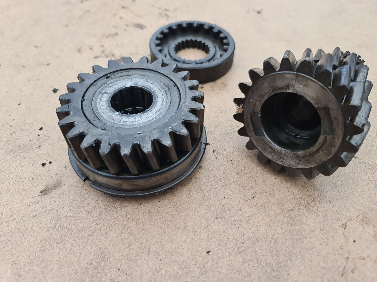 SAME Explorer II 2 CZĘŚCI Tryby Docisk Łożysko - Sankaba ir dalys - Žemės ūkio technika: foto 2 SAME Explorer II 2 CZĘŚCI Tryby Docisk Łożysko - Sankaba ir dalys - Žemės ūkio technika: foto 2