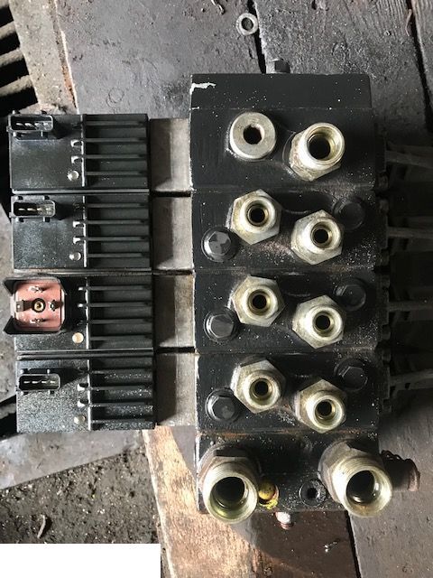 Sauer Danfoss - Rozdzielacz - Hidraulinis vožtuvas - Žemės ūkio technika: foto 1 Sauer Danfoss - Rozdzielacz - Hidraulinis vožtuvas - Žemės ūkio technika: foto 1
