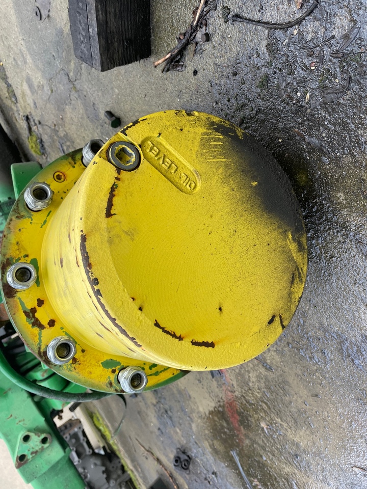 Zwolnica zwrotnica Piasta Półoś john deere - Pusašis - Žemės ūkio technika: foto 2 Zwolnica zwrotnica Piasta Półoś john deere - Pusašis - Žemės ūkio technika: foto 2