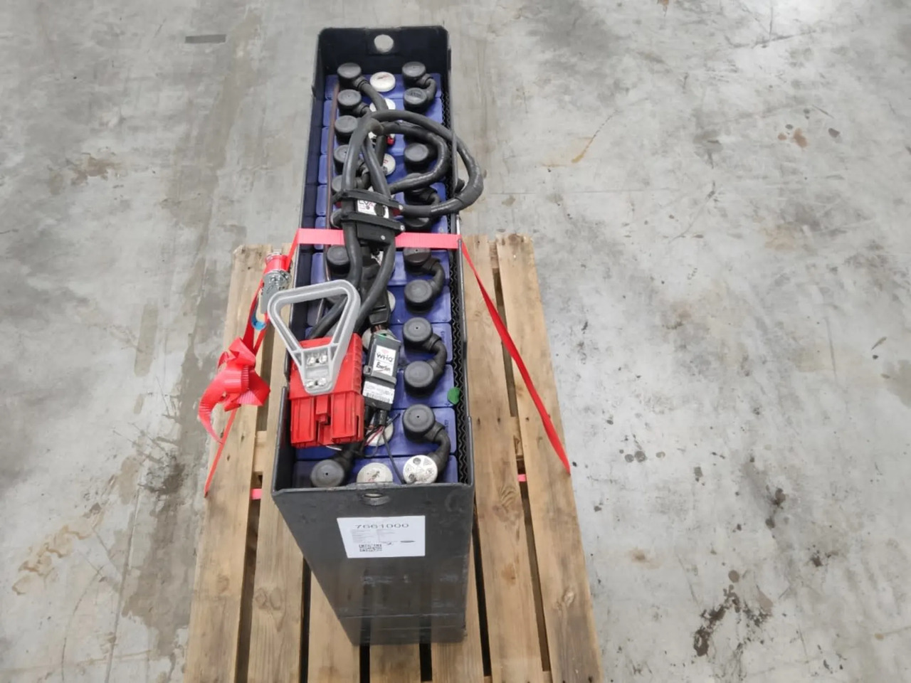 Battery 24V 24V 420Ah - Akumuliatorius - Krovimo technika: foto 4 Battery 24V 24V 420Ah - Akumuliatorius - Krovimo technika: foto 4