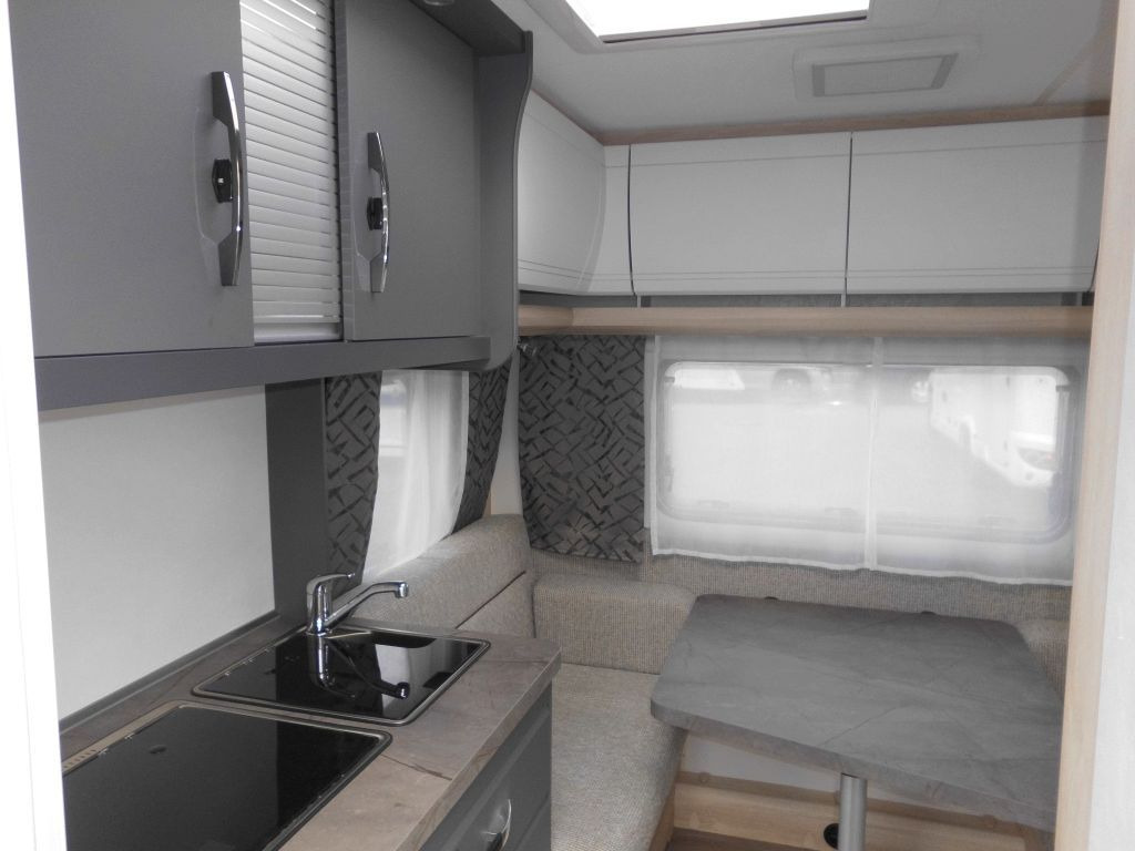 Hobby De Luxe 400 SFe 1500kg., Fahrradträger - Prikabinamas namelis: foto 4 Hobby De Luxe 400 SFe 1500kg., Fahrradträger - Prikabinamas namelis: foto 4