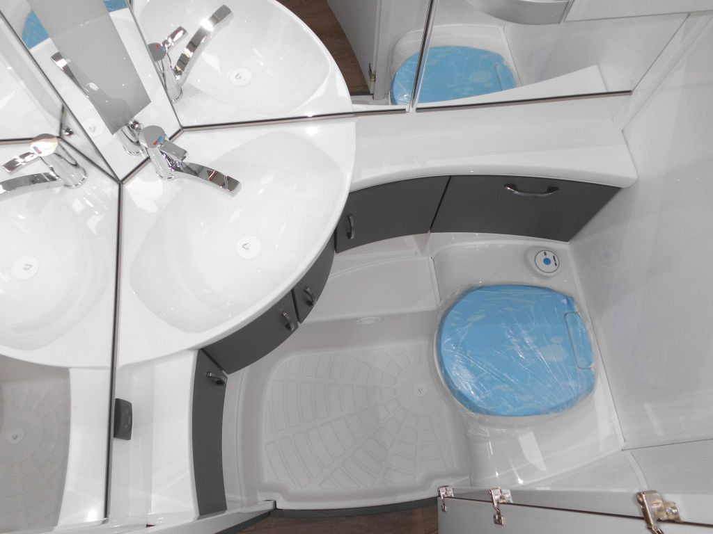 Prikabinamas namelis Hobby Excellent Edition 495 UL 2026 AUTARK 1800kg. ROL: foto 15