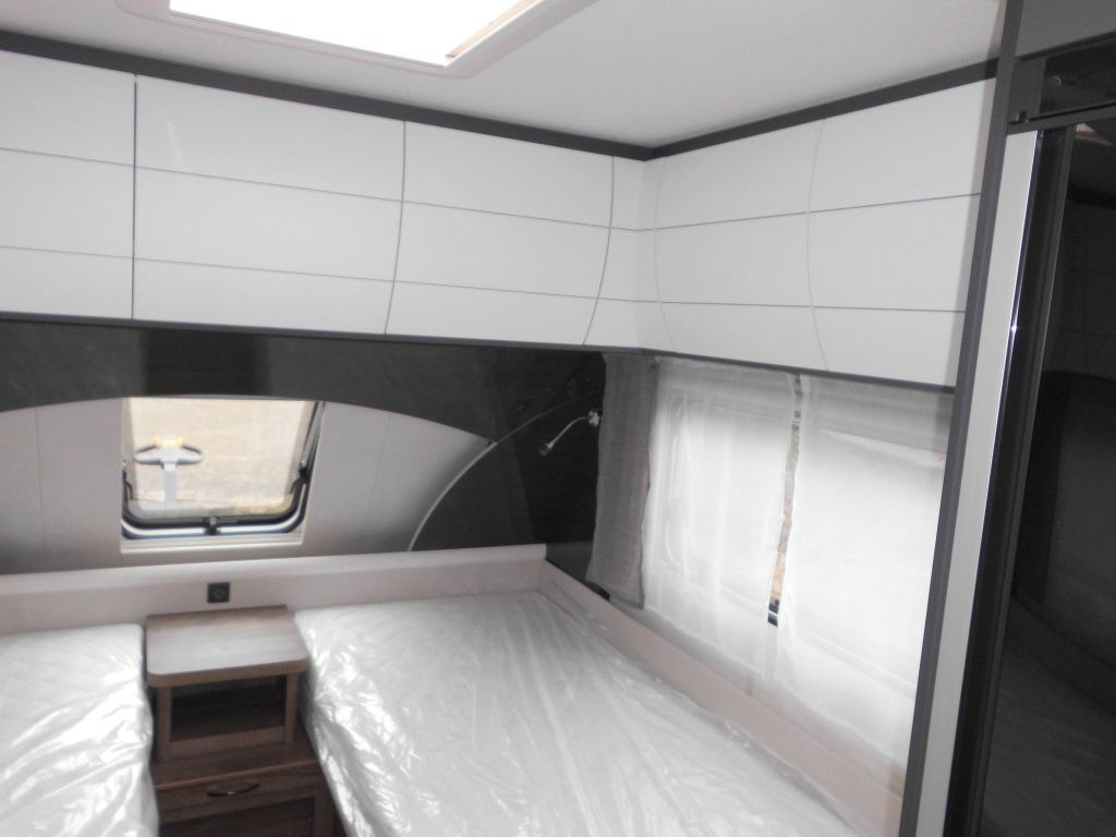 Prikabinamas namelis Hobby Excellent Edition 495 UL 2026 AUTARK 1800kg. ROL: foto 12