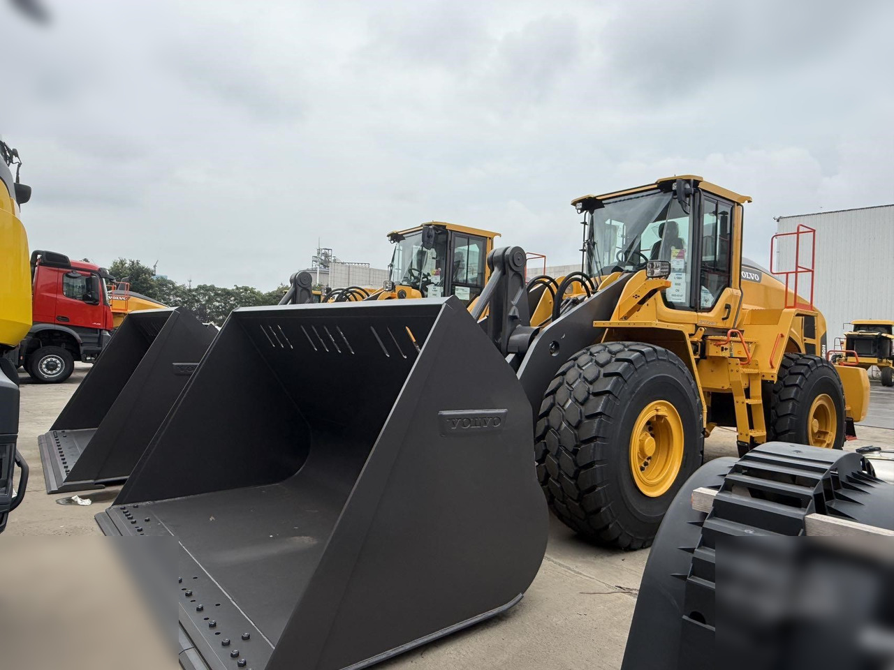 2025 VOLVO L180H - Ratinis krautuvas: foto 1 2025 VOLVO L180H - Ratinis krautuvas: foto 1