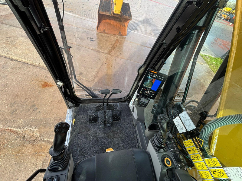 Vikšrinis ekskavatorius Caterpillar 320 ROTOTILT / CENTRAL LUBRICATION / AC / 2 BUCKETS: foto 20