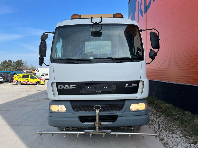 DAF LF 55.180 4x2 Schmidt SK 600 Dual LP - Gatvių šlavimo mašina: foto 2 DAF LF 55.180 4x2 Schmidt SK 600 Dual LP - Gatvių šlavimo mašina: foto 2