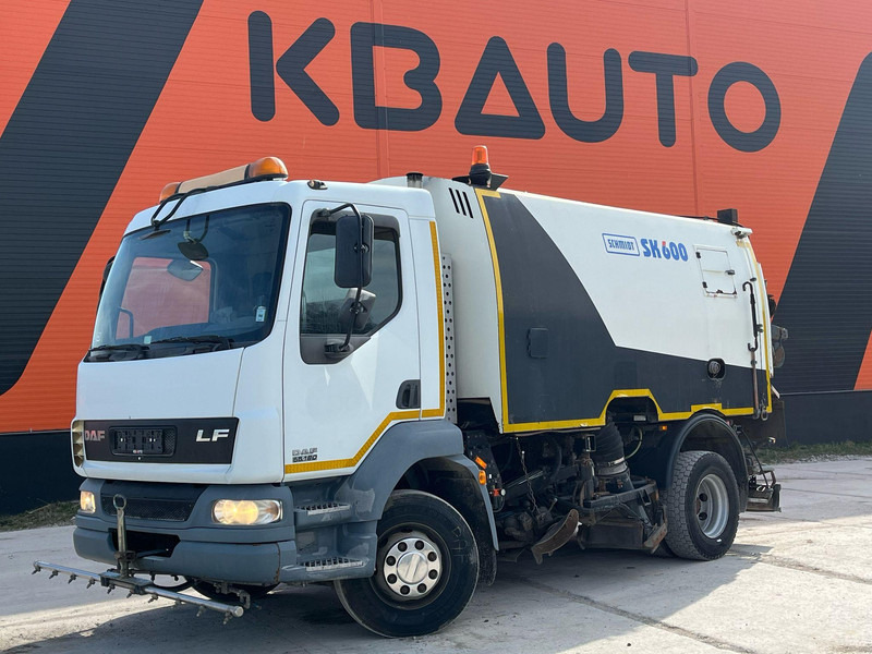 DAF LF 55.180 4x2 Schmidt SK 600 Dual LP - Gatvių šlavimo mašina: foto 1 DAF LF 55.180 4x2 Schmidt SK 600 Dual LP - Gatvių šlavimo mašina: foto 1