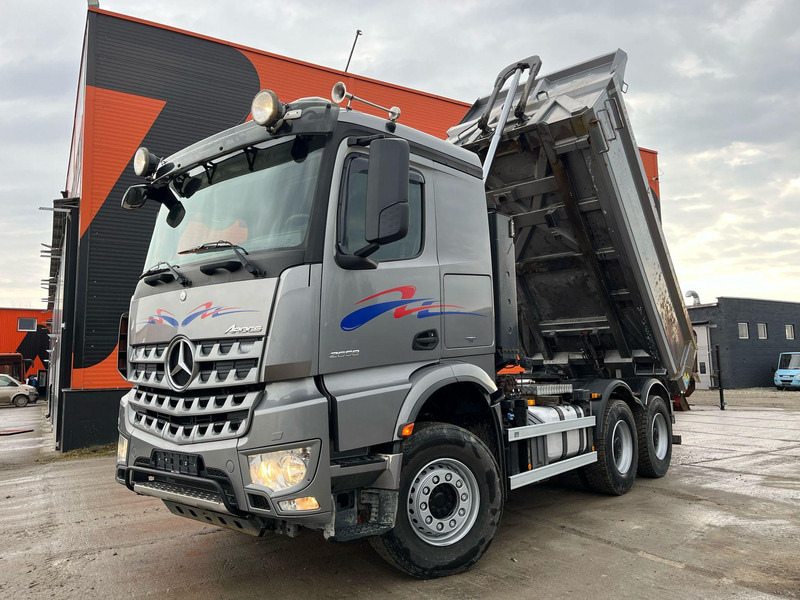 Mercedes-Benz Arocs 2658 6x4 COMBI / RETARDER / FULL STEEL / BOX L=4435 mm - Savivartis sunkvežimis: foto 2 Mercedes-Benz Arocs 2658 6x4 COMBI / RETARDER / FULL STEEL / BOX L=4435 mm - Savivartis sunkvežimis: foto 2