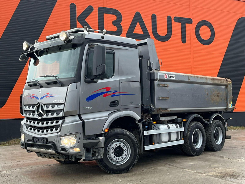 Mercedes-Benz Arocs 2658 6x4 COMBI / RETARDER / FULL STEEL / BOX L=4435 mm - Savivartis sunkvežimis: foto 1 Mercedes-Benz Arocs 2658 6x4 COMBI / RETARDER / FULL STEEL / BOX L=4435 mm - Savivartis sunkvežimis: foto 1