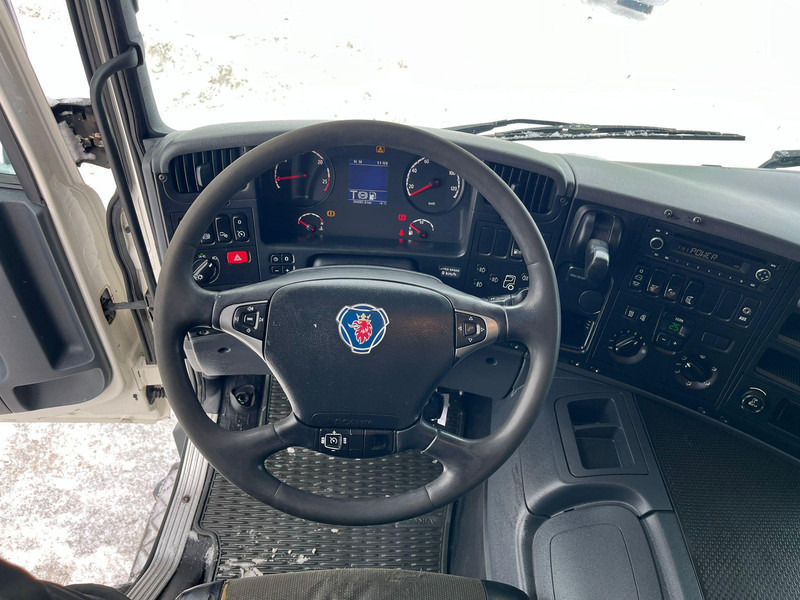 Interior photo 1: Scania P 400 6x2*4 BOX L=9265 mm lizingą Scania P 400 6x2*4 BOX L=9265 mm