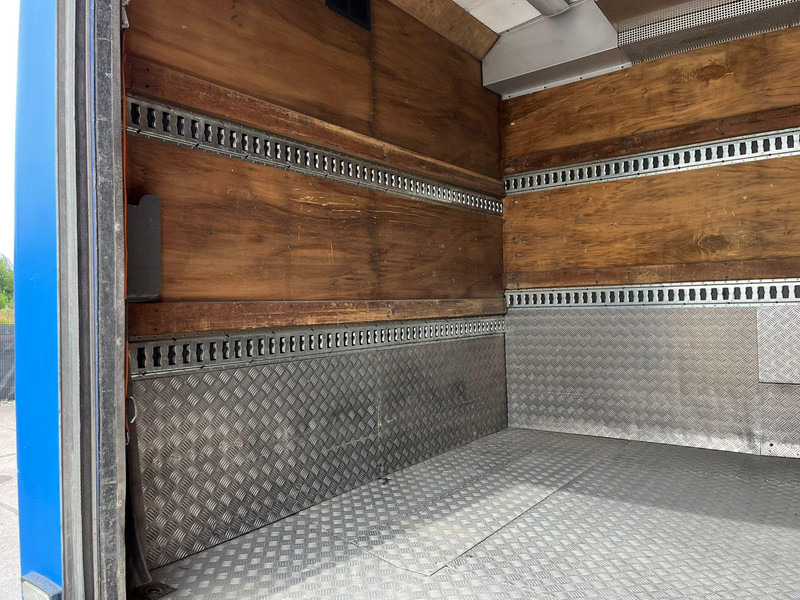 Priemiestinis autobusas Van Hool Scania K 400 T 9 6x2*4 WC / AC / WEBASTO / FRIDGE / LUGGAGE BOX WITH LIFT / WHEELCHAIR LIFT: foto 12