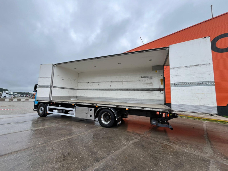 Furgonas sunkvežimis Volvo FM 330 4x2 BOX L=7694 mm: foto 10