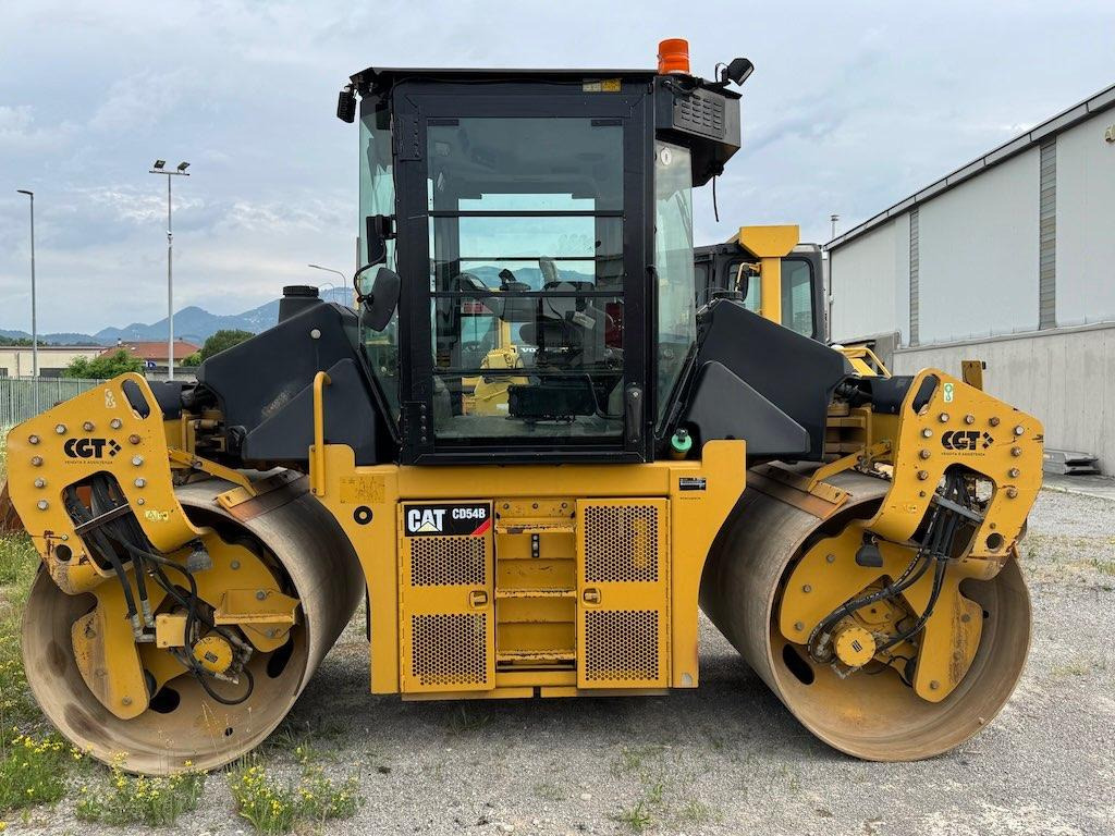Caterpillar CD54B - Asfalto volus: foto 1 Caterpillar CD54B - Asfalto volus: foto 1