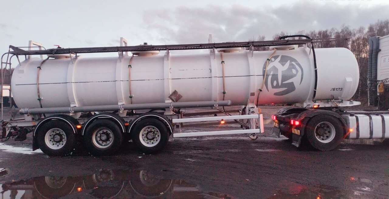 Guhur ADR L4BN/ chemiczna / polyester / poj. 24.600L - Puspriekabė cisterna: foto 2 Guhur ADR L4BN/ chemiczna / polyester / poj. 24.600L - Puspriekabė cisterna: foto 2