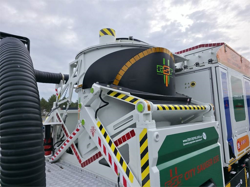 Komunalinė/ Specializuota technika Mitsubishi CANTER odkurzacz koparka ssąca Saugbagger CITY SAU: foto 20