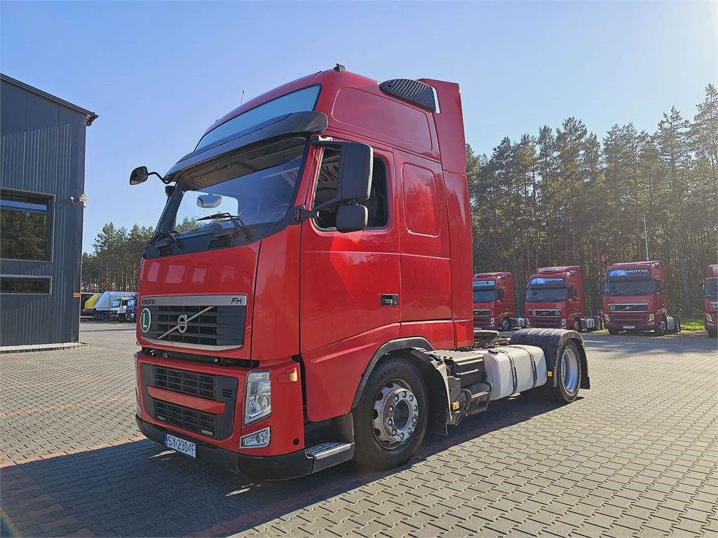 Volvo FH13 XXL MANUAL 420 EURO 5 2011 r MEGA LOW DECK - Vilkikas: foto 2 Volvo FH13 XXL MANUAL 420 EURO 5 2011 r MEGA LOW DECK - Vilkikas: foto 2
