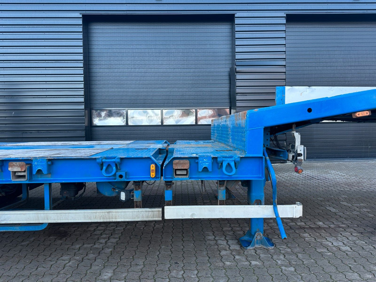 Goldhofer 4 achs tieflader / rampen /  4 x zwangsgelenkt - Žemo profilio platforma puspriekabė: foto 4 Goldhofer 4 achs tieflader / rampen /  4 x zwangsgelenkt - Žemo profilio platforma puspriekabė: foto 4