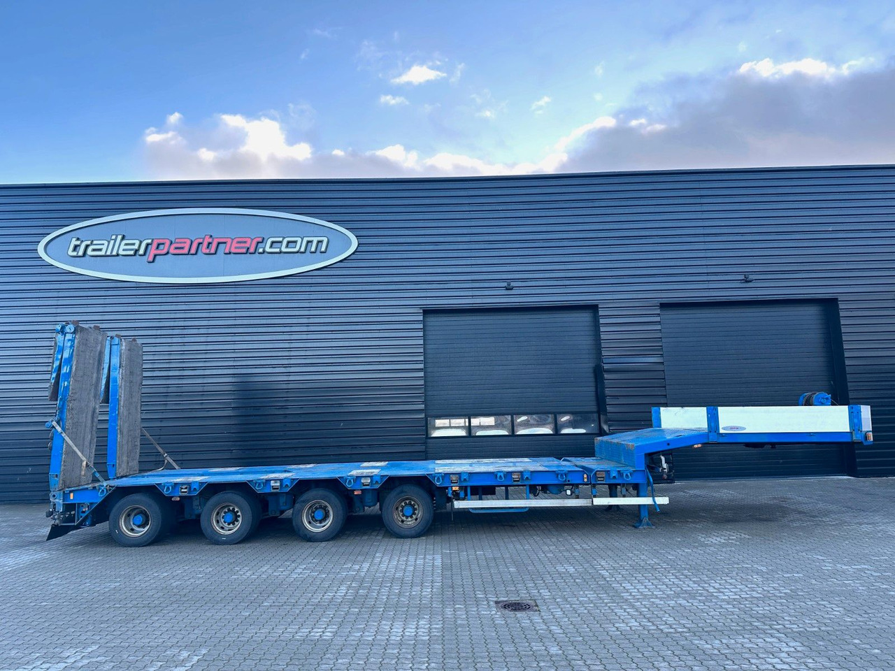 Goldhofer 4 achs tieflader / rampen /  4 x zwangsgelenkt - Žemo profilio platforma puspriekabė: foto 1 Goldhofer 4 achs tieflader / rampen /  4 x zwangsgelenkt - Žemo profilio platforma puspriekabė: foto 1