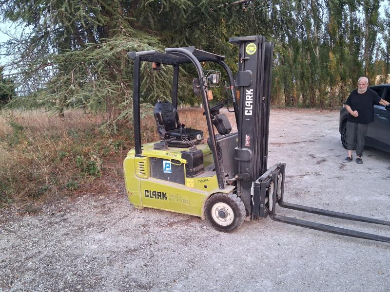 Clark GTX16 - Elektrinis krautuvas: foto 4 Clark GTX16 - Elektrinis krautuvas: foto 4
