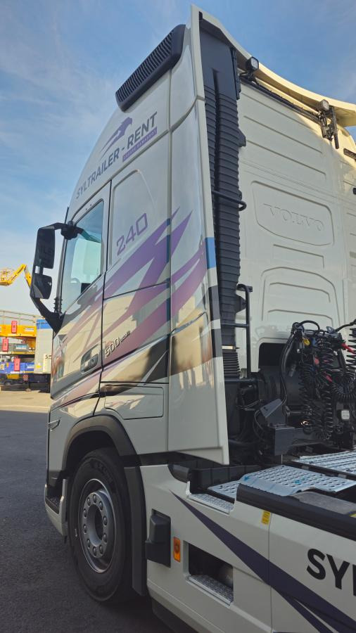 Volvo FH 500 AERO Globetrotter XXL (Location / Rent) - Vilkikas: foto 4 Volvo FH 500 AERO Globetrotter XXL (Location / Rent) - Vilkikas: foto 4