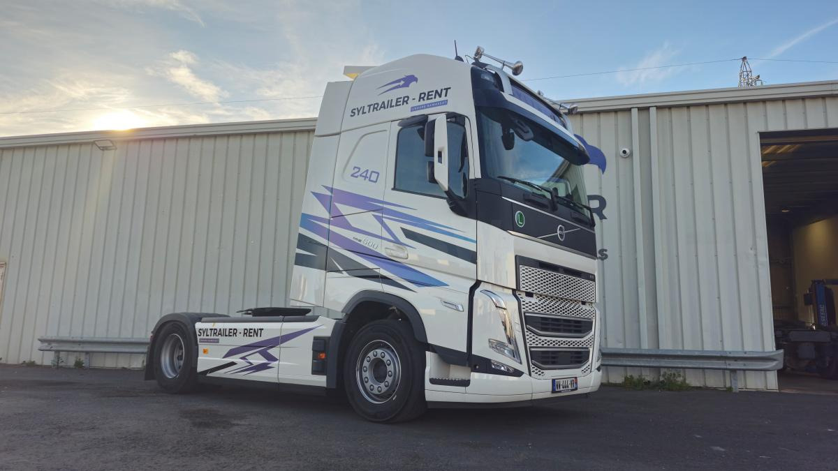Volvo FH 500 Globetrotter XXL (Location / Rent) - Vilkikas: foto 1 Volvo FH 500 Globetrotter XXL (Location / Rent) - Vilkikas: foto 1
