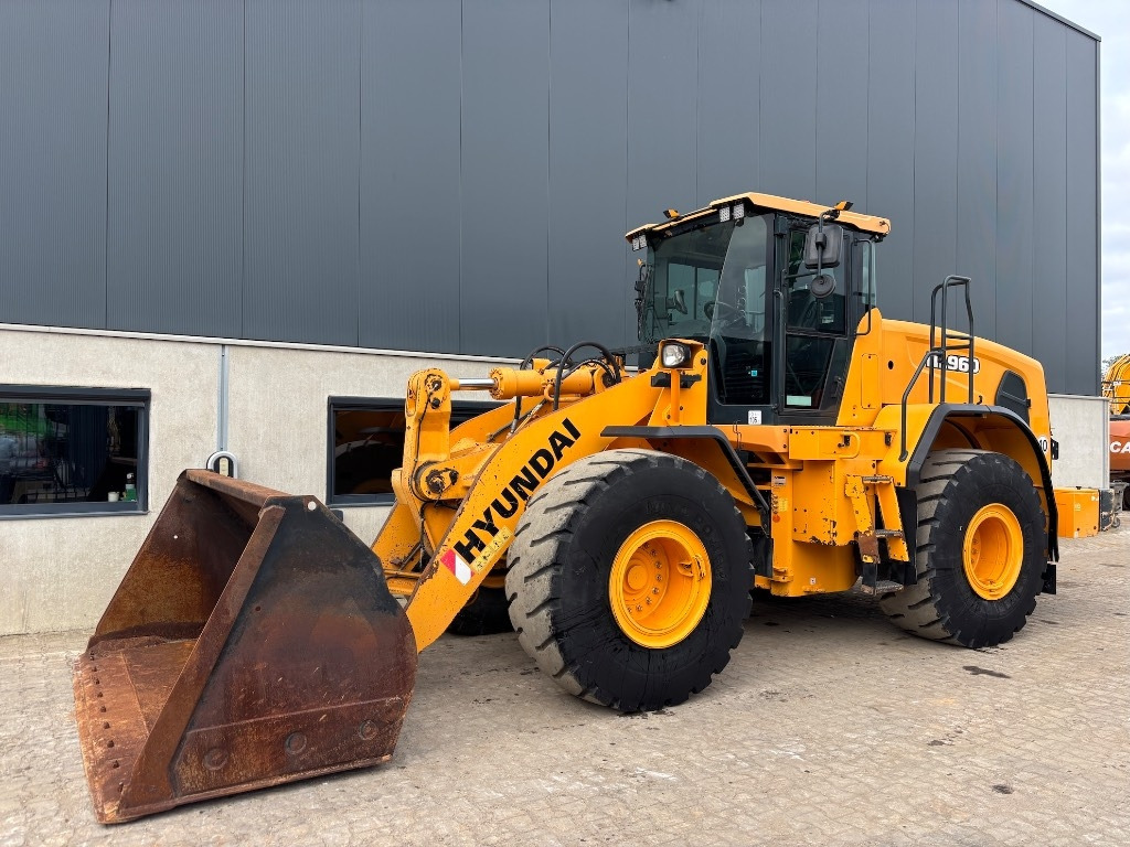 Hyundai HL 960 - 955 - Ratinis krautuvas: foto 1 Hyundai HL 960 - 955 - Ratinis krautuvas: foto 1