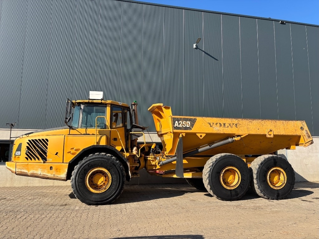 Volvo A 25 D - Šarnyrinis savivartis: foto 4 Volvo A 25 D - Šarnyrinis savivartis: foto 4