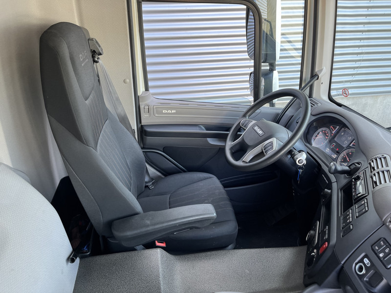 DAF CF 260 FA / 18 Ton / 67 dkm / Box / Laadklep / APK 07-25 - Furgonas sunkvežimis: foto 3 DAF CF 260 FA / 18 Ton / 67 dkm / Box / Laadklep / APK 07-25 - Furgonas sunkvežimis: foto 3
