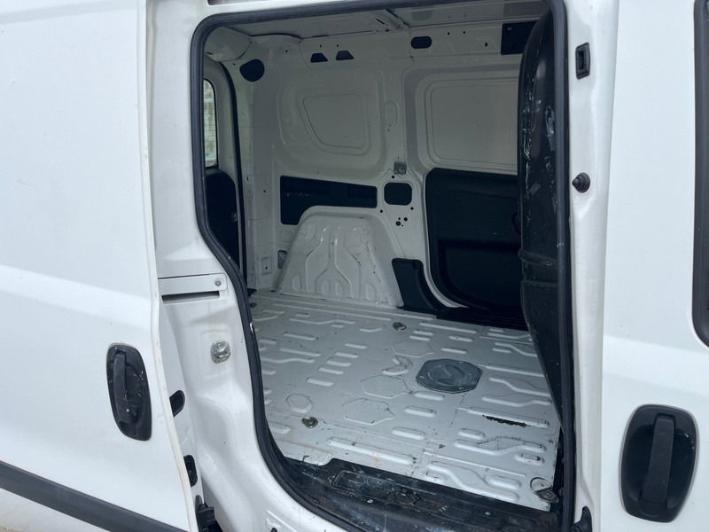 Fiat Dobló Cargo 1.3 MultiJet / NL Van - Mažas furgonas: foto 3 Fiat Dobló Cargo 1.3 MultiJet / NL Van - Mažas furgonas: foto 3