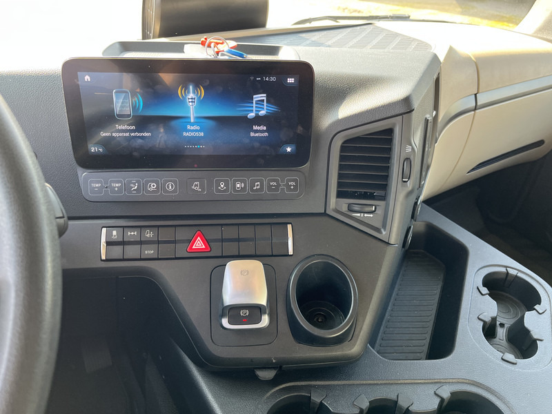 Mercedes-Benz Actros 2124 / 2023 / 18 Ton / 76 dkm / Box / Laadklep - Furgonas sunkvežimis: foto 5 Mercedes-Benz Actros 2124 / 2023 / 18 Ton / 76 dkm / Box / Laadklep - Furgonas sunkvežimis: foto 5