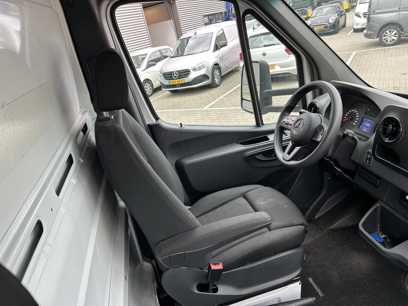 Mercedes-Benz Sprinter 515 1.9 CDI / 126 dkm / Box 4.4 mtr / Laadklep / APK 07-26 - Furgonas su krovinių dėže: foto 3 Mercedes-Benz Sprinter 515 1.9 CDI / 126 dkm / Box 4.4 mtr / Laadklep / APK 07-26 - Furgonas su krovinių dėže: foto 3