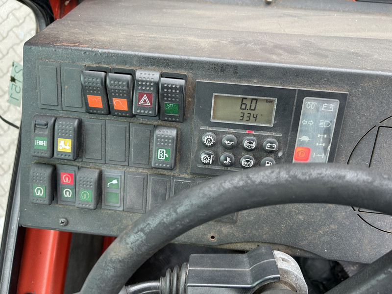 Terberg YT 180 / BDF Umsetzer / Wechselhubwagen / Terminal Truck / Mercedes Motor - Konteineris-vežimus/ Sukeisti kūną sunkvežimis: foto 5 Terberg YT 180 / BDF Umsetzer / Wechselhubwagen / Terminal Truck / Mercedes Motor - Konteineris-vežimus/ Sukeisti kūną sunkvežimis: foto 5