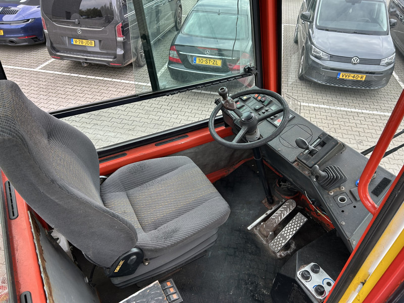 Terberg YT 180 / BDF Umsetzer / Wechselhubwagen / Terminal Truck / Mercedes Motor - Konteineris-vežimus/ Sukeisti kūną sunkvežimis: foto 3 Terberg YT 180 / BDF Umsetzer / Wechselhubwagen / Terminal Truck / Mercedes Motor - Konteineris-vežimus/ Sukeisti kūną sunkvežimis: foto 3