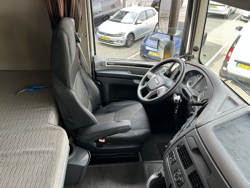 DAF XF 450 FT Space Cab / 813 dkm / New Tacho V2 / New Clutch / NL Truck - Vilkikas: foto 3 DAF XF 450 FT Space Cab / 813 dkm / New Tacho V2 / New Clutch / NL Truck - Vilkikas: foto 3