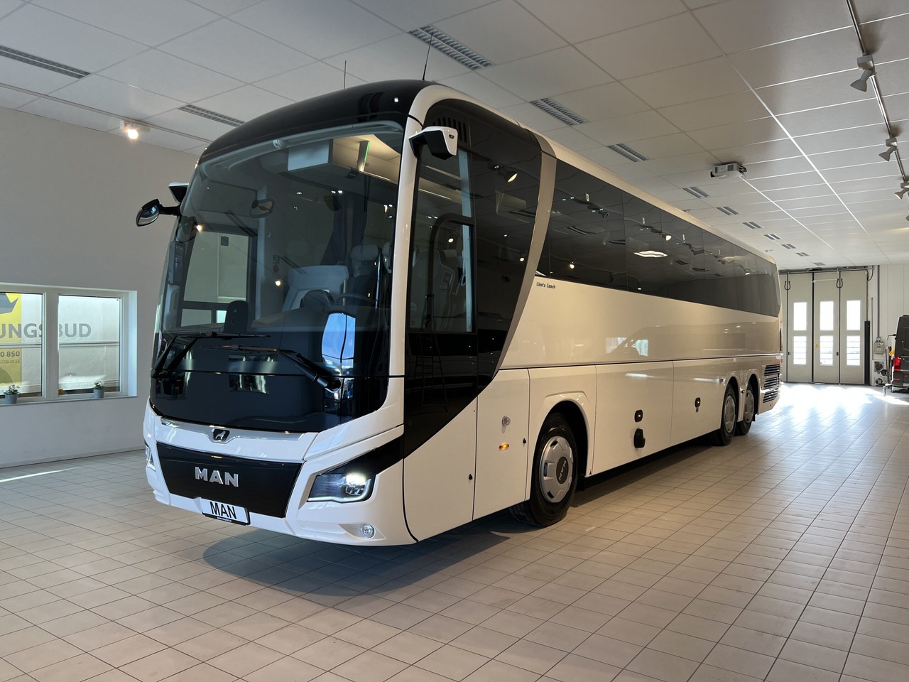 MAN Lions Coach R08 Euro 6E (Dark Edition) - Turistinis autobusas: foto 3 MAN Lions Coach R08 Euro 6E (Dark Edition) - Turistinis autobusas: foto 3