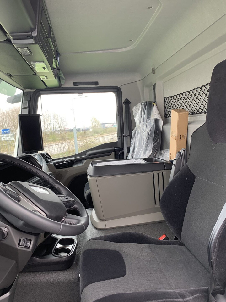 TGM 18.290 4×2 LL Skåp Öppningsbar sida - Furgonas sunkvežimis: foto 4 TGM 18.290 4×2 LL Skåp Öppningsbar sida - Furgonas sunkvežimis: foto 4