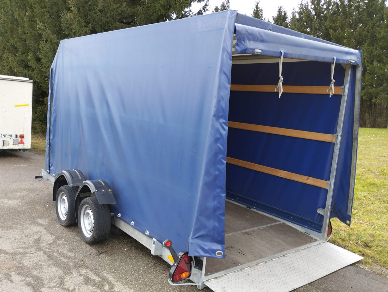 VEZEKO 400 x 187 3,5 t Absenkanhänger Huski 40.35 - Tentinė priekaba: foto 4 VEZEKO 400 x 187 3,5 t Absenkanhänger Huski 40.35 - Tentinė priekaba: foto 4