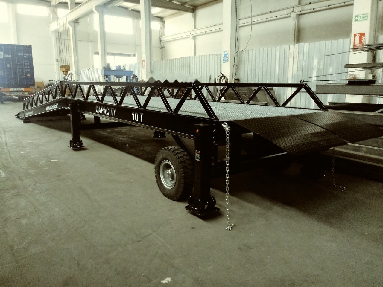 AZ RAMP STAR-10-XL mobile loading ramp - Krovos rampa: foto 2 AZ RAMP STAR-10-XL mobile loading ramp - Krovos rampa: foto 2