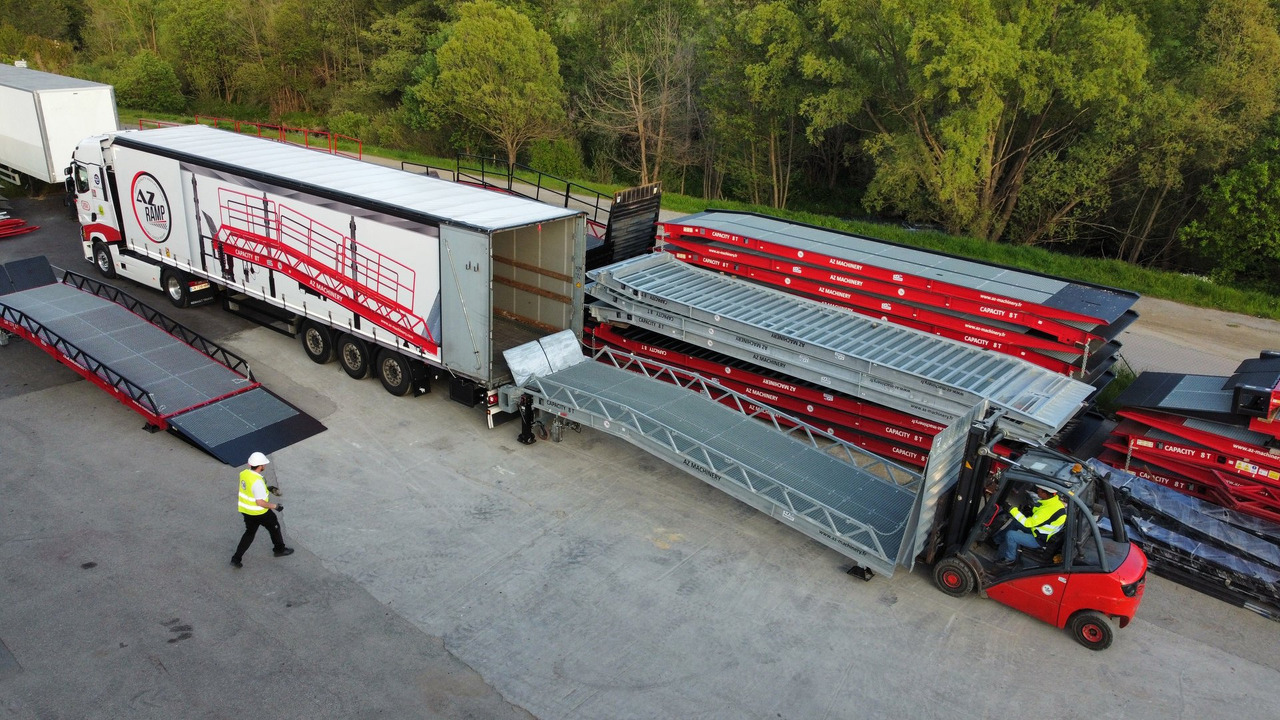 Loading Ramp with with hydraulic tilting bridge - AZ RAMP - STAR- 8T FULL GALVA - Krovos rampa: foto 2 Loading Ramp with with hydraulic tilting bridge - AZ RAMP - STAR- 8T FULL GALVA - Krovos rampa: foto 2