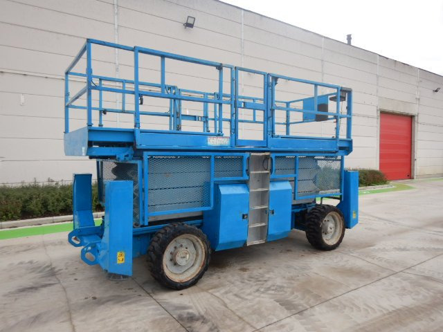 Used scissor Lift Diesel 4x4 GENIE GS-4390-RT - Žirklinis keltuvas: foto 3 Used scissor Lift Diesel 4x4 GENIE GS-4390-RT - Žirklinis keltuvas: foto 3
