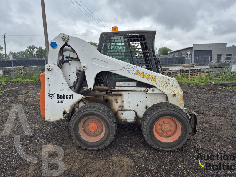 Bobcat S 250 - Mini krautuvas: foto 3 Bobcat S 250 - Mini krautuvas: foto 3
