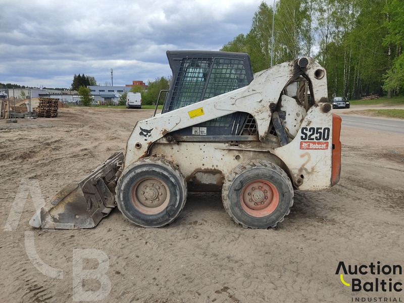 Bobcat S 250 - Mini krautuvas: foto 3 Bobcat S 250 - Mini krautuvas: foto 3