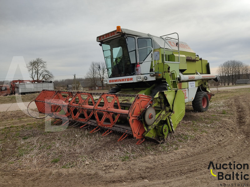 Claas Dominator 108 SL - Derliaus nuėmimo kombainas: foto 1 Claas Dominator 108 SL - Derliaus nuėmimo kombainas: foto 1
