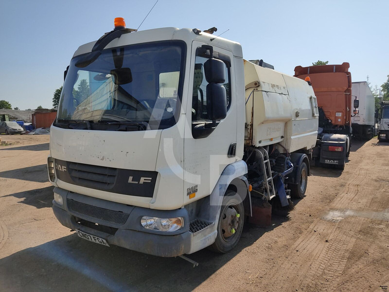 DAF LF45.160 - Gatvių šlavimo mašina: foto 2 DAF LF45.160 - Gatvių šlavimo mašina: foto 2