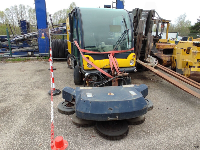 Mathieu Azura - Gatvių šlavimo mašina: foto 2 Mathieu Azura - Gatvių šlavimo mašina: foto 2