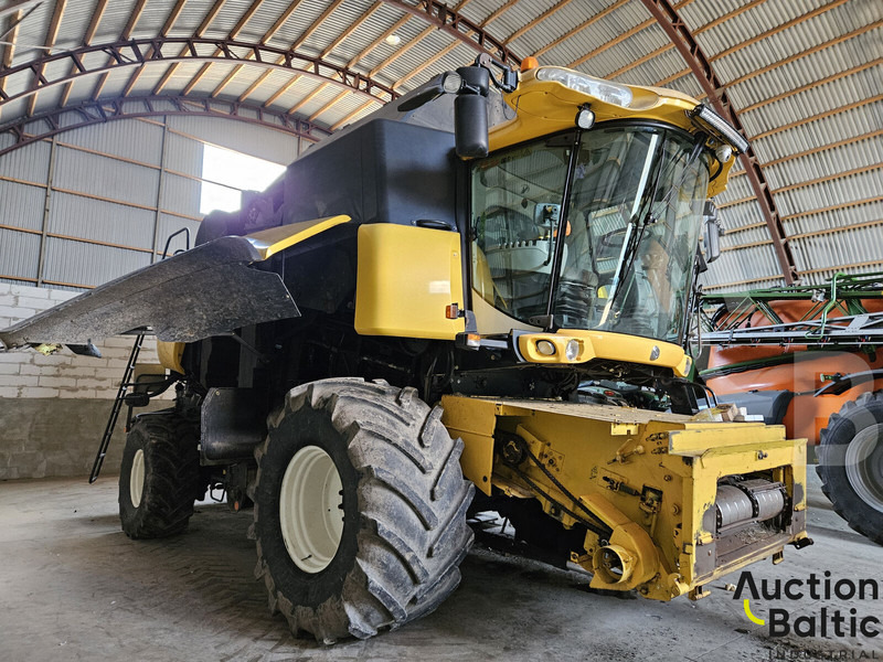 New Holland CR 9080 - Derliaus nuėmimo kombainas: foto 2 New Holland CR 9080 - Derliaus nuėmimo kombainas: foto 2