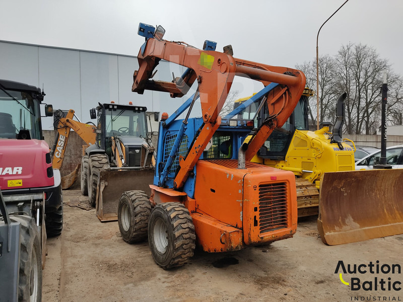 New Holland LS 185 B - Mini krautuvas: foto 3 New Holland LS 185 B - Mini krautuvas: foto 3