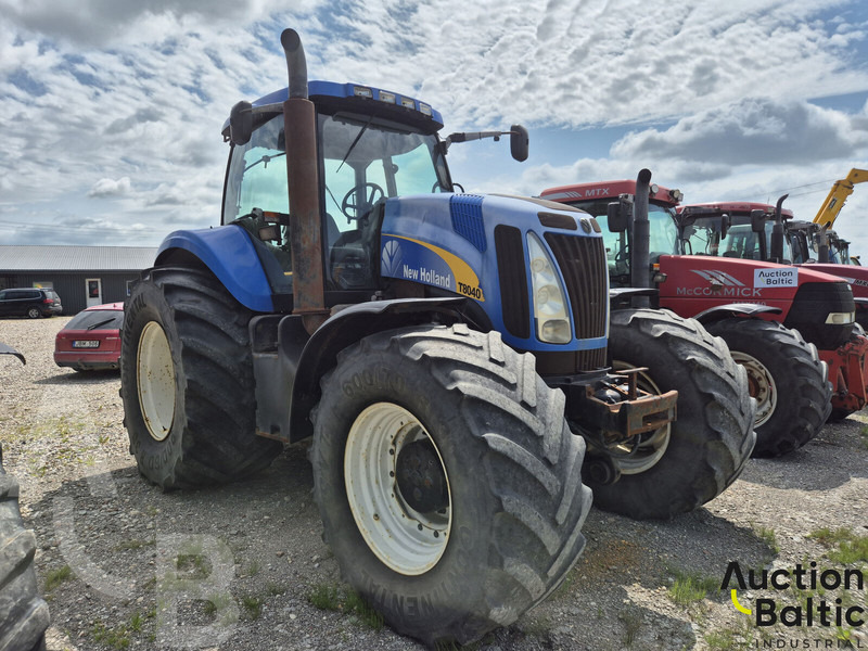 New Holland T 8040 - Traktorius: foto 2 New Holland T 8040 - Traktorius: foto 2